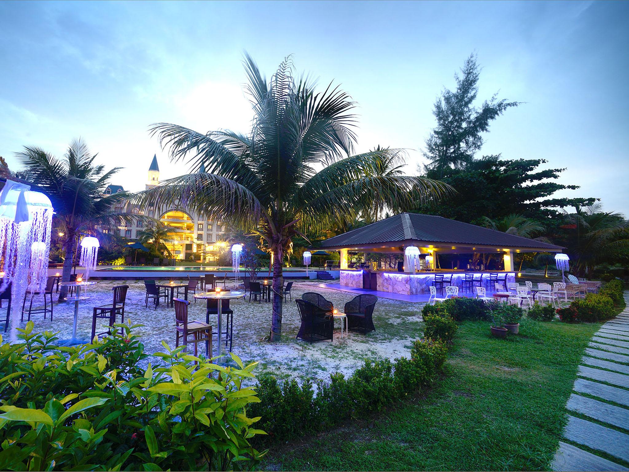 Bella Vista Waterfront Resort, Kuah Langkawi Exterior photo